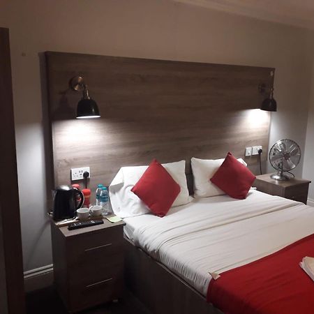 371 Cranbrook Rd Ig2 Hotell Ilford Exteriör bild